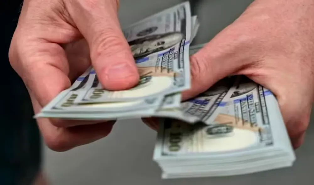 Revisa la cotización del dólar oficial y el blue para este miércoles 18 de octubre. Foto: La Nación