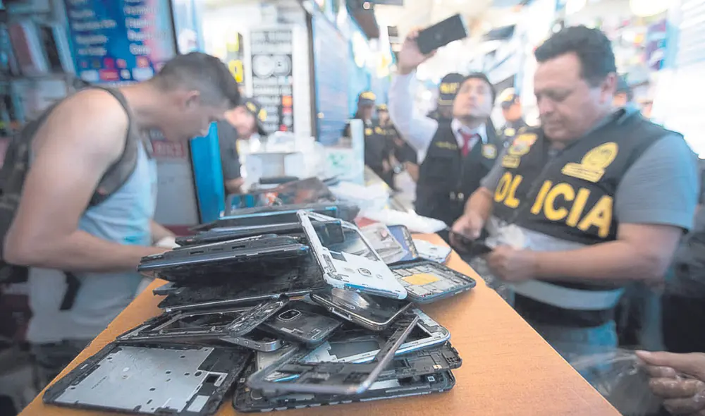Operativo. Los abogados consultados señalan que más eficaz sería cerrar los lugares donde venden celulares robados. Ya todos los conocen y no se hace nada. Foto: difusión Operativo. Los abogados consultados señalan que más eficaz sería cerrar los lugares donde venden celulares robados. Ya todos los conocen y no se hace nada. Foto: difusión