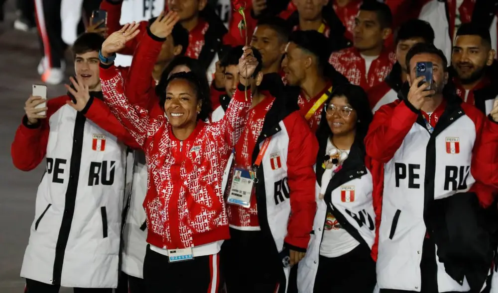 Los 216 deportistas de la delegación peruana desfilaron en la ceremonia de los Juegos Panamericanos. Foto: EFE