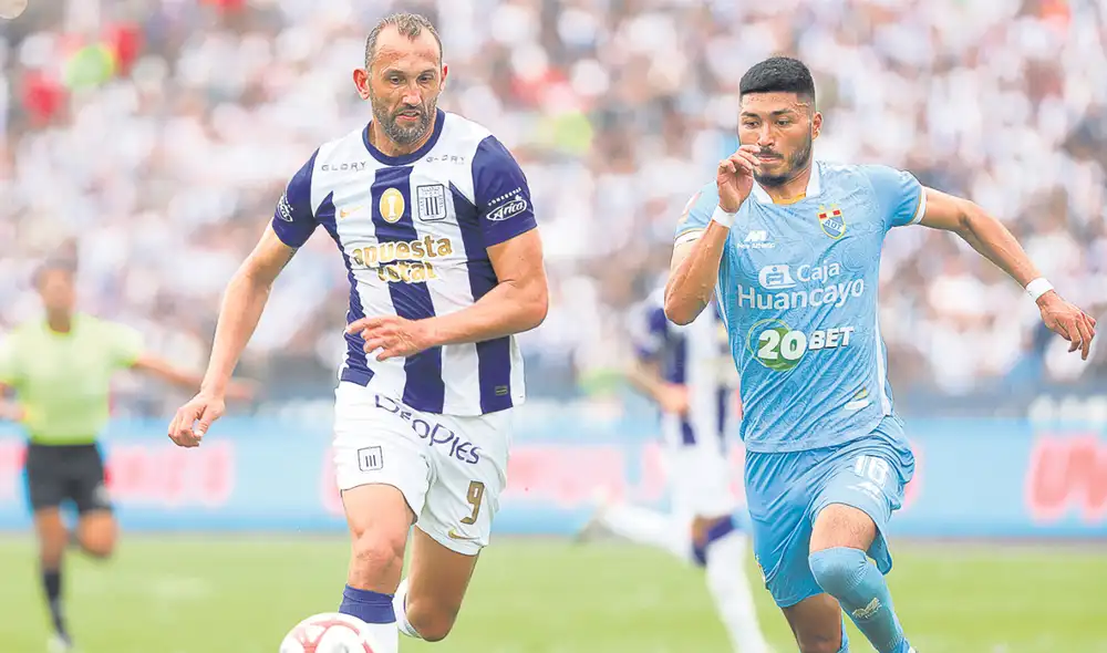 Peleó hasta el final. Hernán Barcos fue de los más participativos en la ofensiva blanquiazul, pero no consiguió anotar. Foto: difusión Peleó hasta el final. Hernán Barcos fue de los más participativos en la ofensiva blanquiazul, pero no consiguió anotar. Foto: difusión
