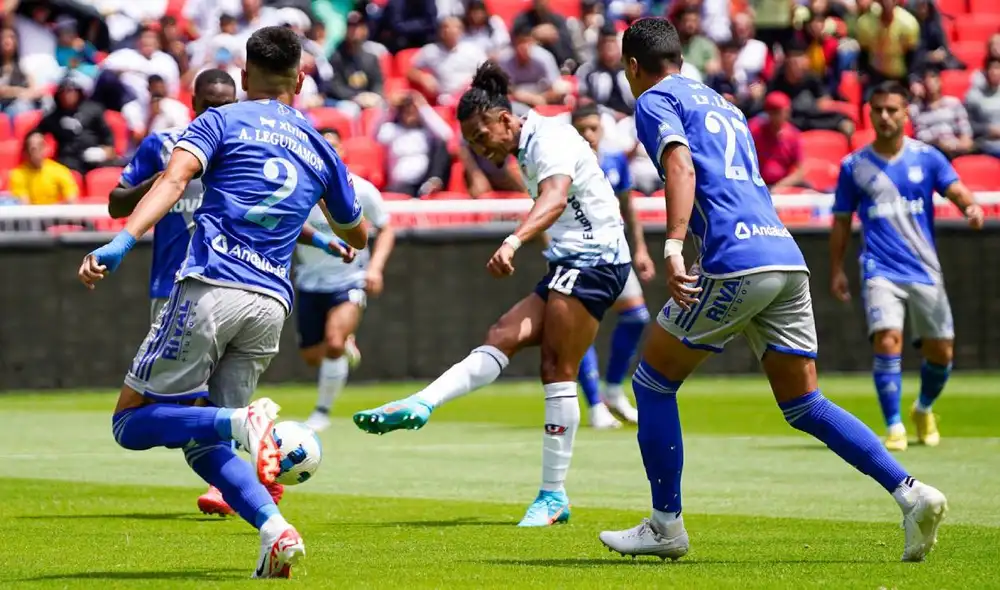 LDU Quito vs. Emelec jugaron en el estadio Rodrigo Paz Delgado. Foto: LDU Oficial/X