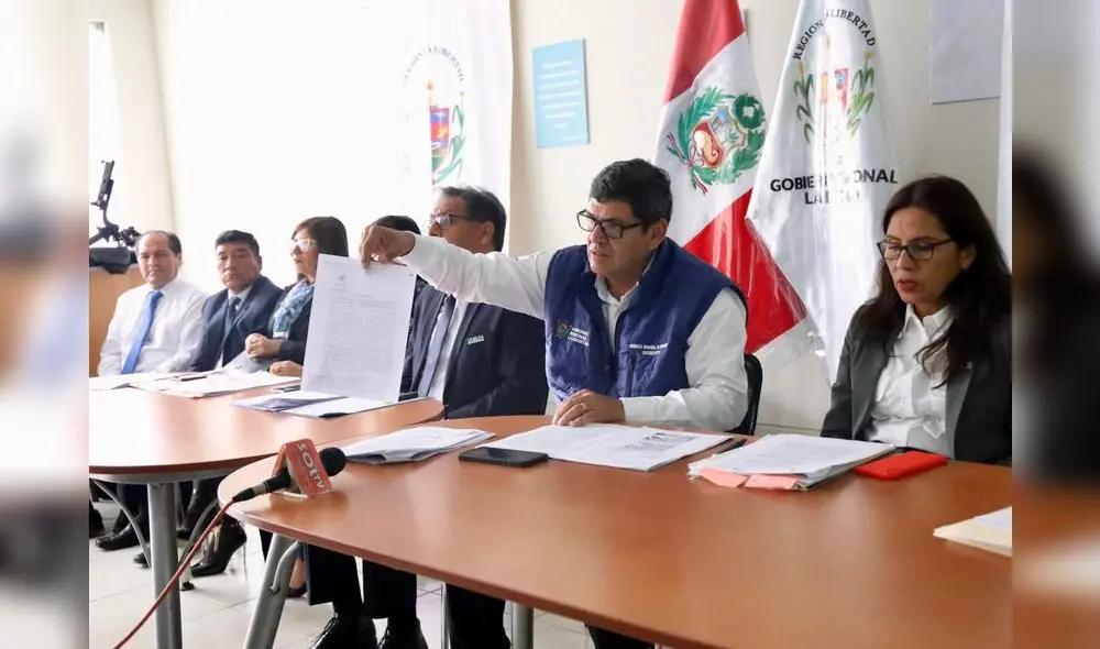 Camacho dijo que los nombrados o contratados con títulos falsos han sido destituidos. Foto: Gobierno Regional de La Libertad Camacho dijo que los nombrados o contratados con títulos falsos han sido destituidos. Foto: Gobierno Regional de La Libertad