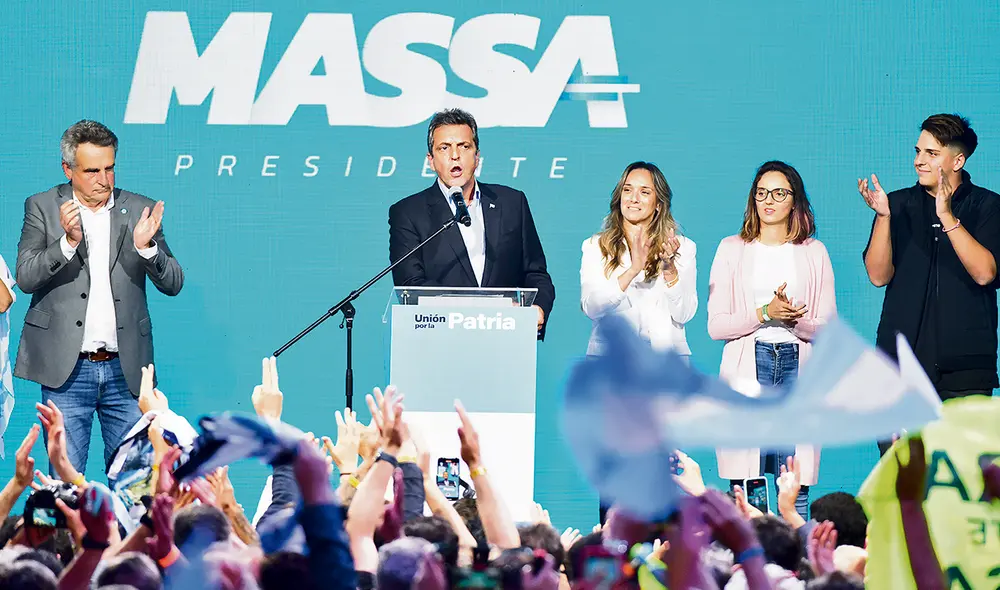En busca de votos. El oficialista Sergio Massa apuesta por atraer el voto de la Unión Cívica Radical. Uno de sus dirigentes enfatizó que nunca votaría por el ultraderechista Javier Milei. Foto: EFE En busca de votos. El oficialista Sergio Massa apuesta por atraer el voto de la Unión Cívica Radical. Uno de sus dirigentes enfatizó que nunca votaría por el ultraderechista Javier Milei. Foto: EFE