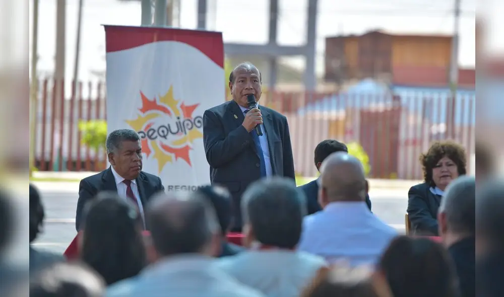 Presentación. Hinojosa ante trabajadores de entidad regional, dijo que viene a laborar y apoyar en el desarrollo de Arequipa. Foto: La República