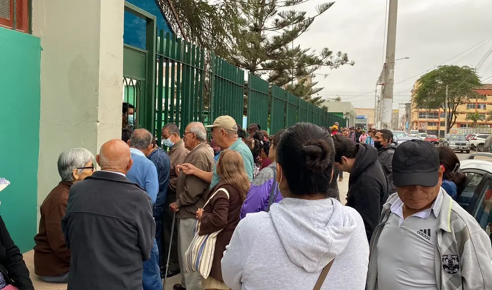 Los asegurados volvieron a reclamar la falta de atención en Hospital Naylamp.  Foto: La República