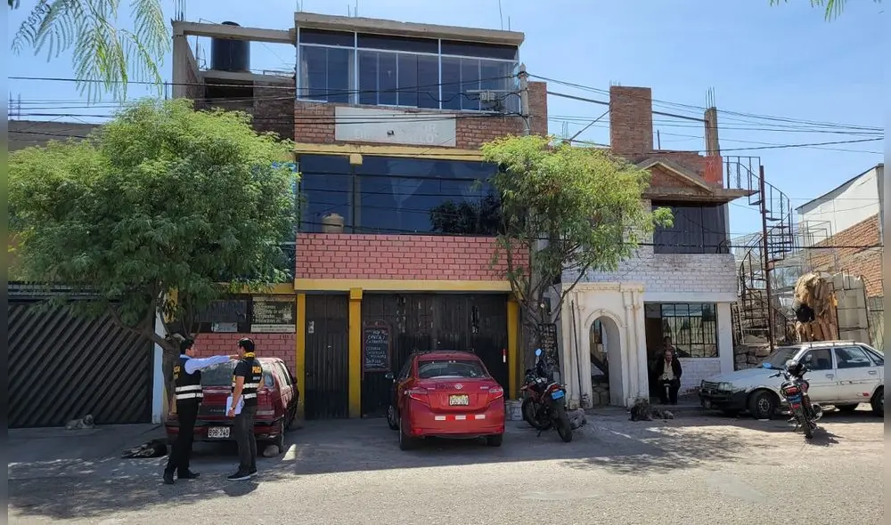 Los agentes policiales realizaron diligencias en el inmueble donde sucedieron los hechos. Foto: La República