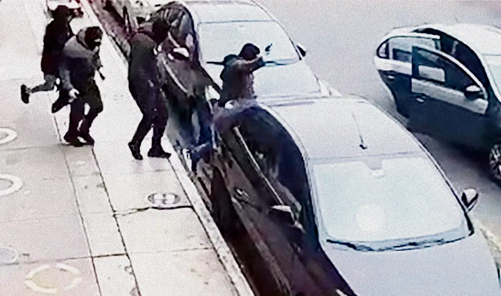 El dato. La tarde del martes último, 4 encapuchados ingresaron a una entidad bancaria y se llevaron el dinero de la única ventanilla que atendía en ese momento. Tardaron solo unos segundos. Foto: difusión