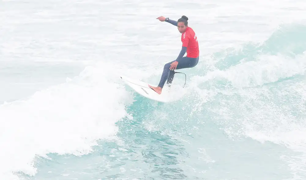 Orgullo peruano. María Fernanda Reyes fue la abanderada de la delegación nacional en la ceremonia de inauguración. Foto: Marco Cotrina / La República