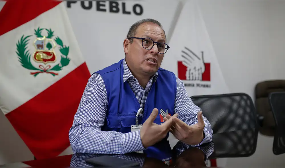 Se va. Angel Manrique se marchó de la Defensoría del Pueblo. Foto: La República Se va. Angel Manrique se marchó de la Defensoría del Pueblo. Foto: La República