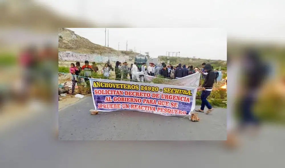 En Sechura los manifestantes bloquearon diferentes vías principales. Foto: Agenda Sechurana