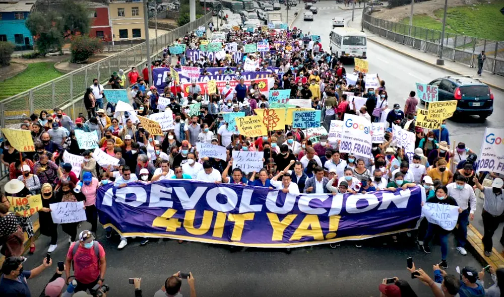 Hay más de 15 proyectos de ley para autorizar un nuevo retiro de las AFP, pero la Comisión de Economía no los prioriza. Foto: Podemos Perú