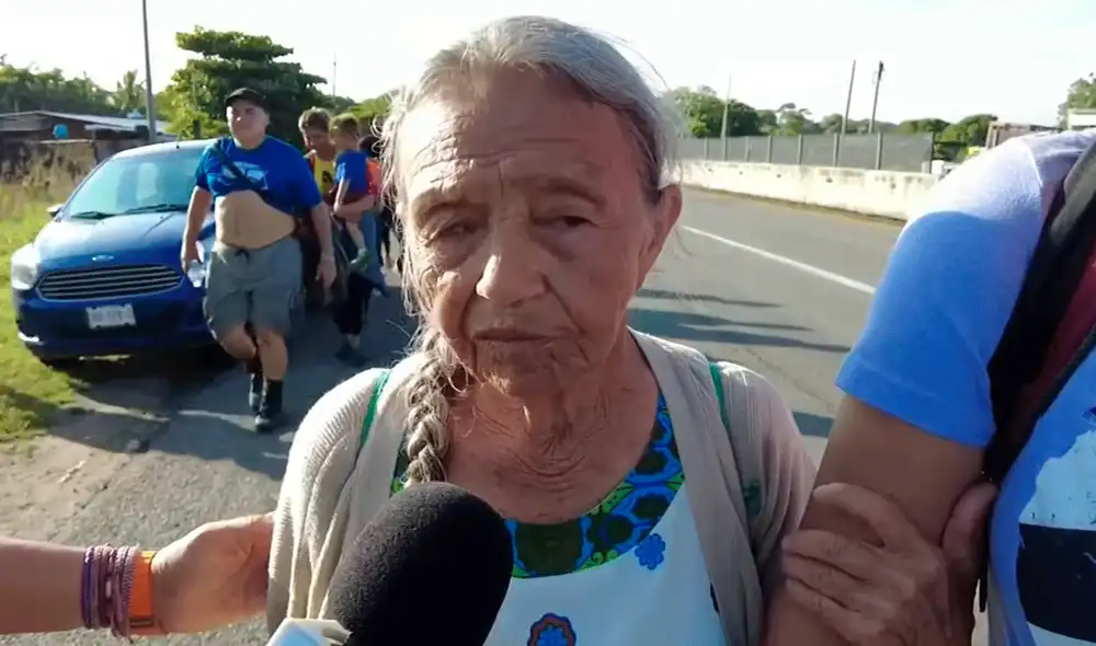 María del Carmen Sagobal, la mujer venezolana de 80 años que ha llegado a México y espera pasar a Estados Unidos. Foto: Captura/Univisión María del Carmen Sagobal, la mujer venezolana de 80 años que ha llegado a México y espera pasar a Estados Unidos. Foto: Captura/Univisión