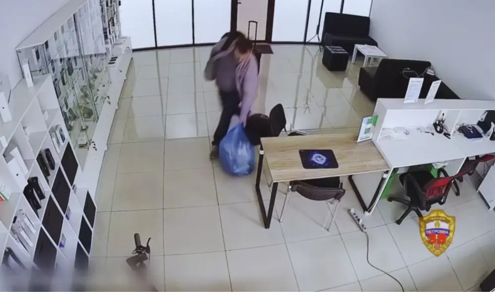 Tras su detención, el ruso de 44 años indicó haber vendido 20 de los celulares robados. Foto: Captura/Lenta (medio local ruso) Tras su detención, el ruso de 44 años indicó haber vendido 20 de los celulares robados. Foto: Captura/Lenta (medio local ruso)