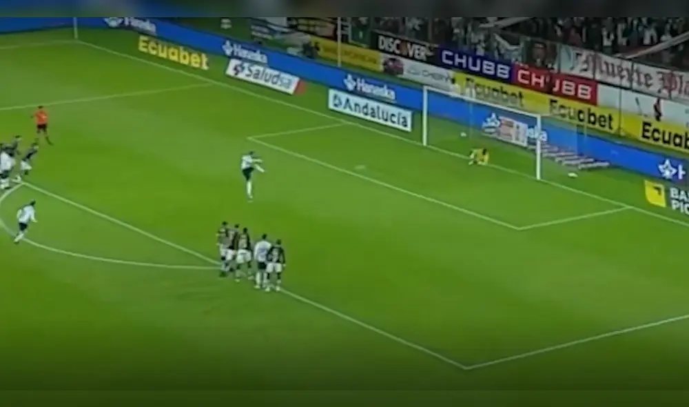 Paolo Guerrero es titular en este partido de LDU. Foto: captura ESPN