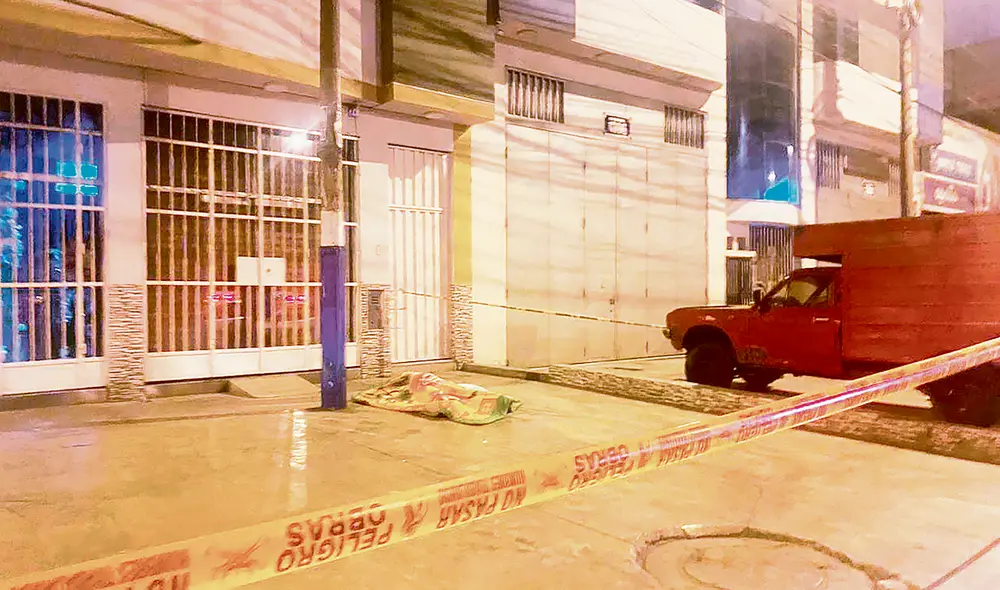 Escenario. Sicarios descendieron de un automóvil blanco y asesinaron a Alex Pintado y a su sobrino de 18 años en este local. Foto: La República
