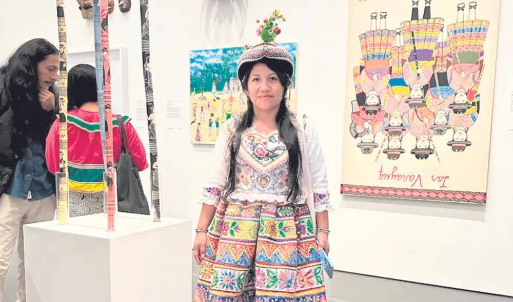 Artista. Venuca Evanan y una de sus obras en el MASP. Foto: difusión Artista. Venuca Evanan y una de sus obras en el MASP. Foto: difusión