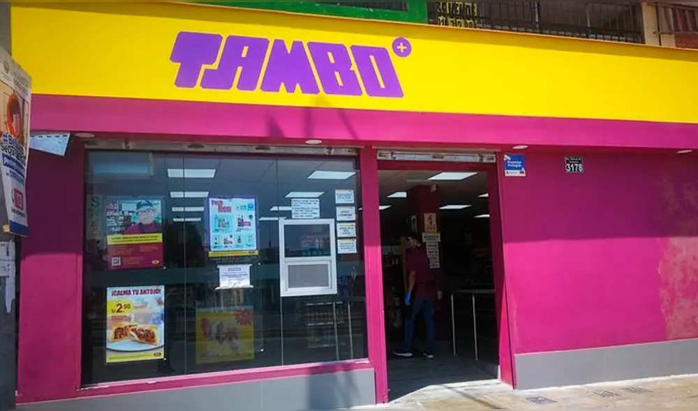 Delincuentes dejaron helados botados en exteriores del local. Foto: Facebook- Video: TvPerú