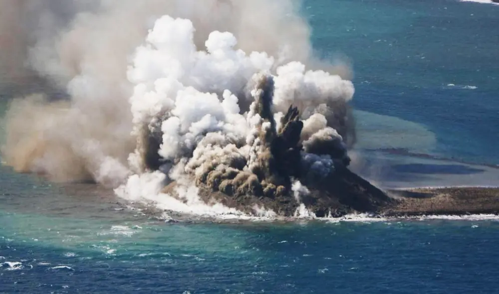 Según la Agencia Meteorológica de Japón, esta es la primera vez que se confirma la presencia de una nueva tierra frente a la costa de Iwo Jima. Foto: Japan Times
