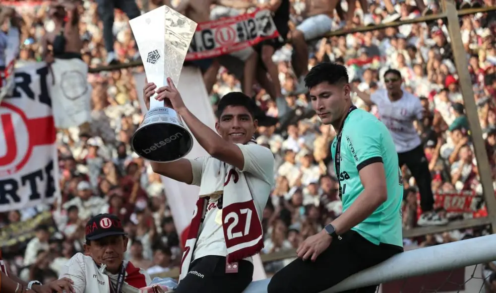 Universitario de Deportes levantó el trofeo de la Liga 1 en el estadio Monumental 'U' Marathon. Foto: La República/Luis Jiménez