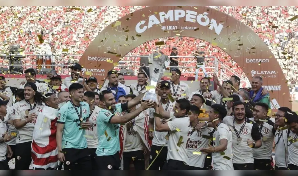 Universitario logró la estrella 27 y lo celebró en el Estadio Monumental.
