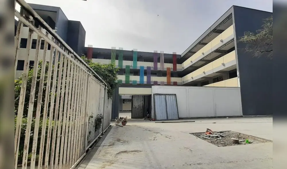 Son más de 1.500 las alumnas que no pueden usar su colegio reconstruido. Foto: Carlos Vásquez/La República