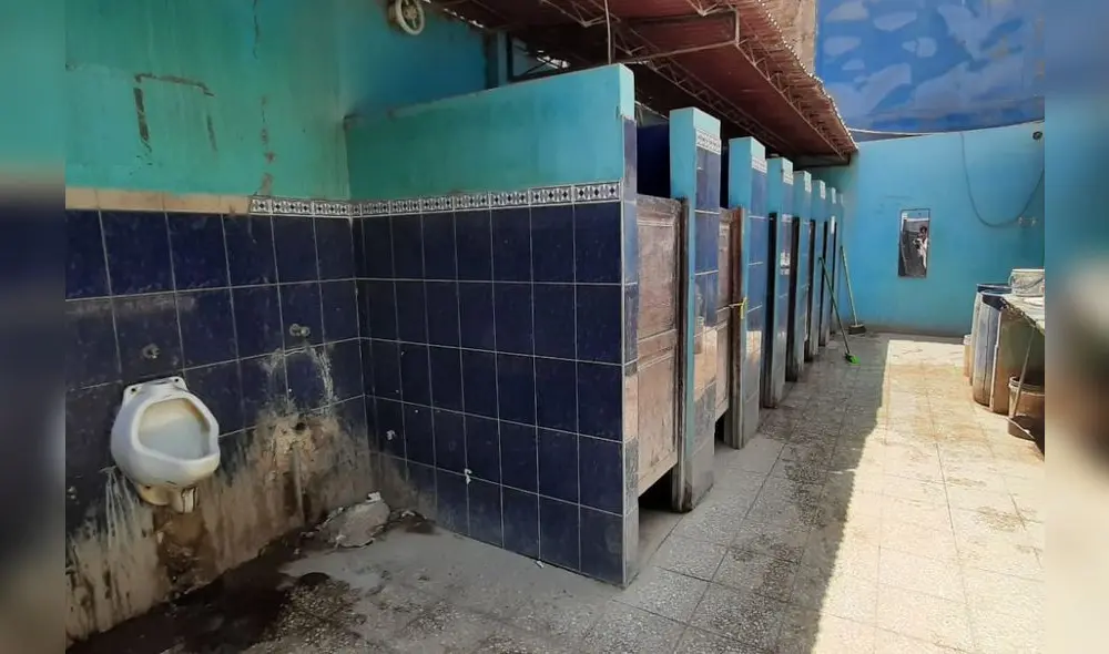 Vendedores exigen a los responsables comunicar sobre deficiencias de servicios higiénicos. Foto: Carlos Vásquez/La República