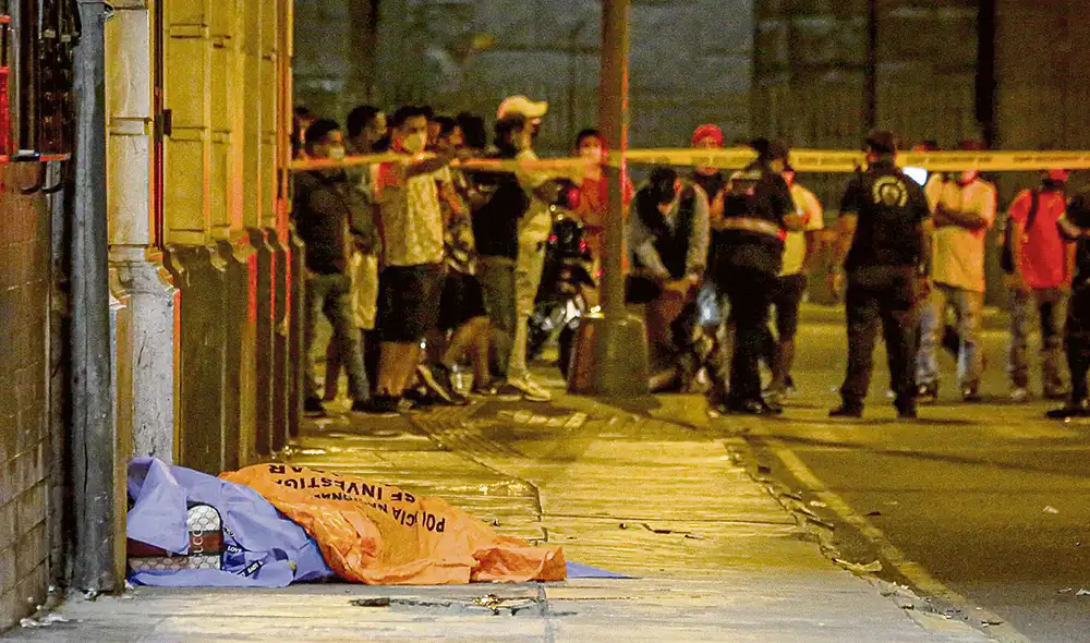 Asesinatos. La madrugada del 19 de febrero del 2022, dos sicarios en moto irrumpieron en el jirón Zepita, del Cercado de Lima, y asesinaron a dos extranjeras. Foto: John Reyes/La República