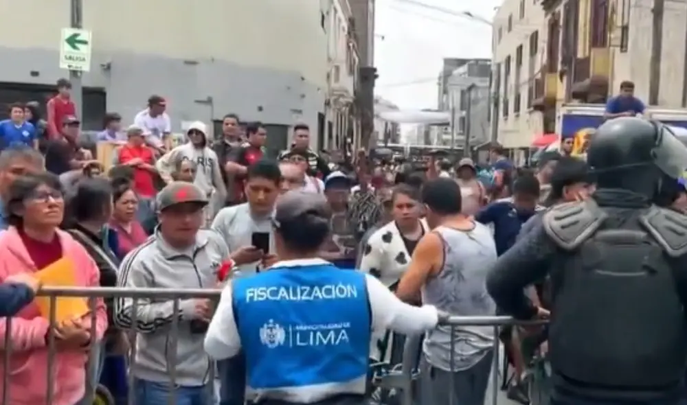 PNP controló la protesta de comerciantes de Mesa Redonda. Foto: captura de 'Canal N'