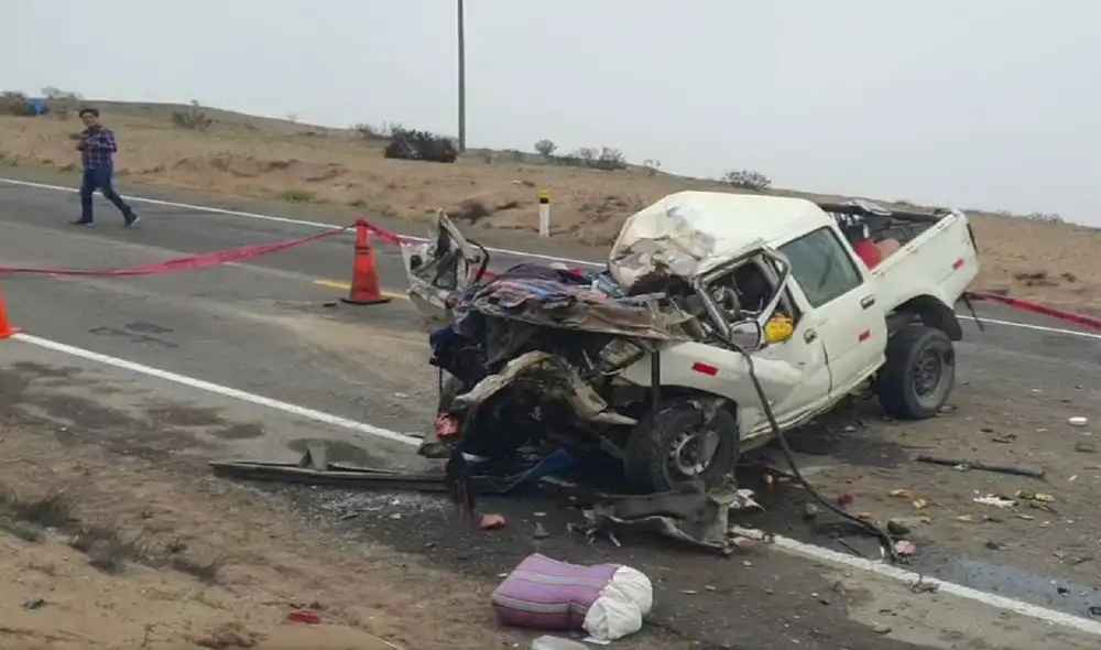 La camioneta quedó destrozada tras choque. Foto: La República
