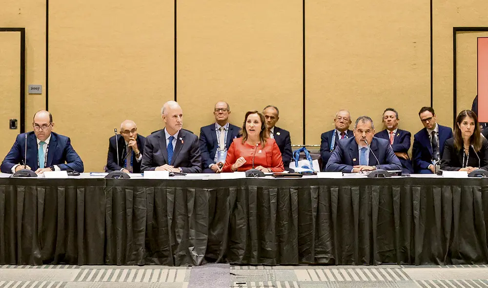 Intervención. En su cita con empresarios, Boluarte estuvo acompañada del ministro de Comercio Exterior y Turismo, Juan Carlos Mathews, y por el nuevo canciller, Javier González-Olaechea. Foto: difusión