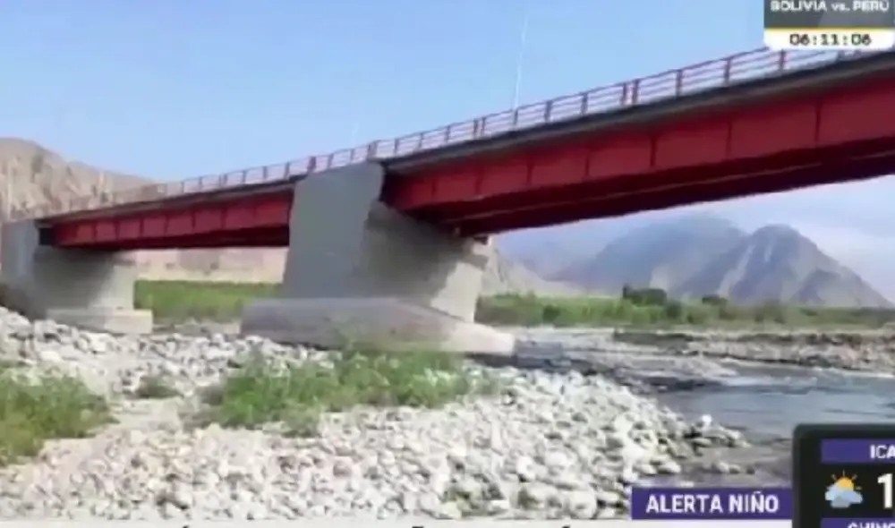 La estructura podría caer cuando el caudal del río aumente. Foto: captura de Latina La estructura podría caer cuando el caudal del río aumente. Foto: captura de Latina