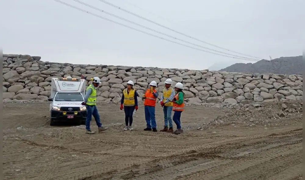 Funcionarios de la comuna de El Porvenir verifi caron las obras de los 35 diques. Foto: Municipalidad Distrital El Porvenir