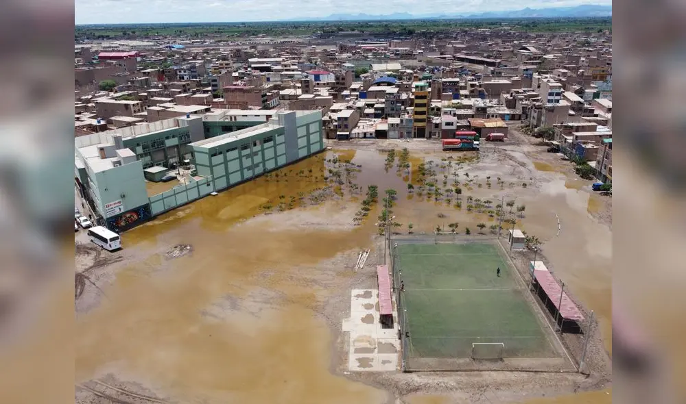 Ciclón Yaku, entre marzo y abril, provocó lluvias que inundaron las calles y avenidas de distrito de José Leonardo Ortiz. Foto: Clinton Medina/La República