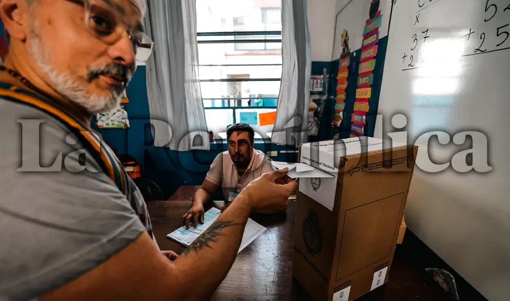 Los resultados por boca de urna recién serán publicados a las 9 p. m., según lo establece las normas de la veda electoral. Foto: Agencia EFE Los resultados por boca de urna recién serán publicados a las 9 p. m., según lo establece las normas de la veda electoral. Foto: Agencia EFE