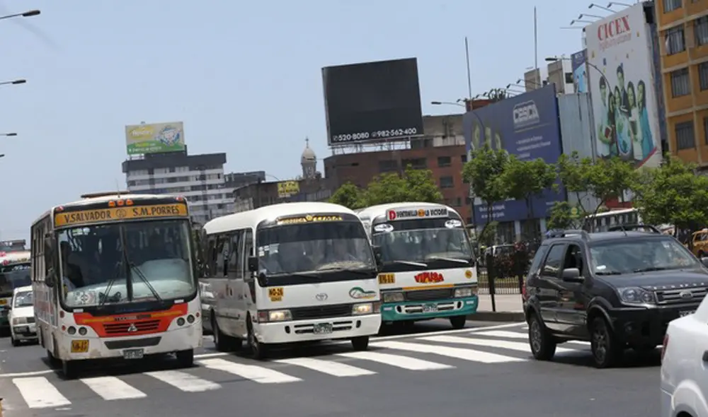 Los conductores de micros deberán de llevar el curso de actualización del MTC. Foto: Andina