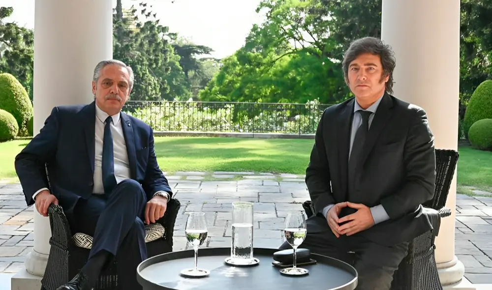 La foto oficial fue difundida menos de una hora después del encuentro entre Alberto Fernández y Javier Milei. Foto: Presidencia de Argentina - Video: La Nación La foto oficial fue difundida menos de una hora después del encuentro entre Alberto Fernández y Javier Milei. Foto: Presidencia de Argentina - Video: La Nación