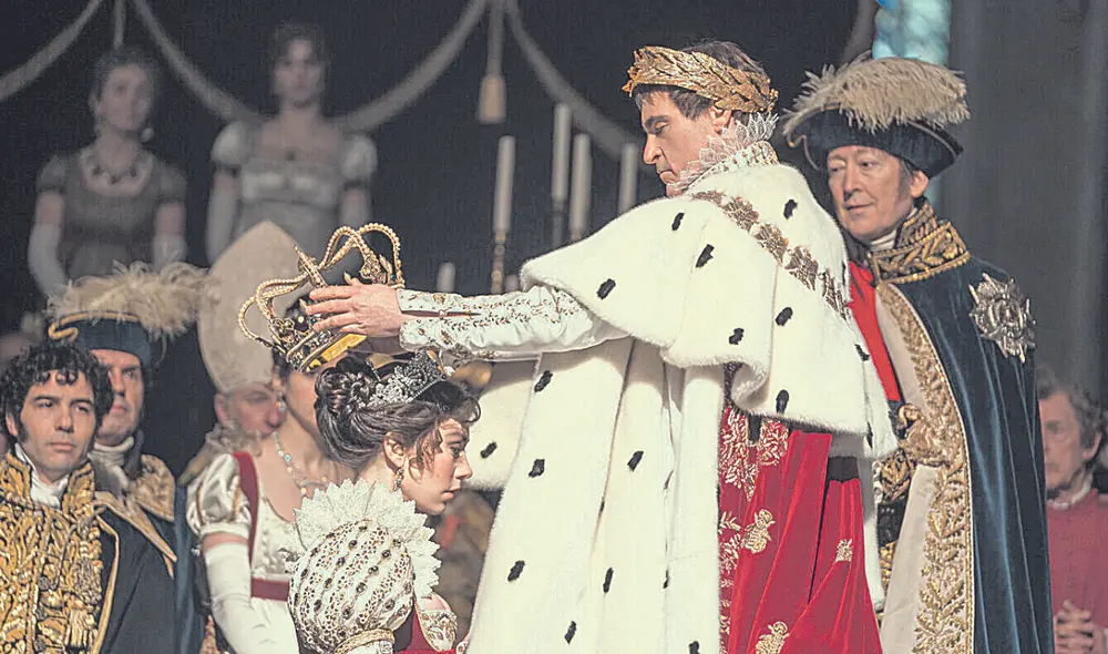 Emperador. Vanessa Kirby y Joaquin Phoenix componen la  célebre pareja tóxica imperial gala. Foto: difusión