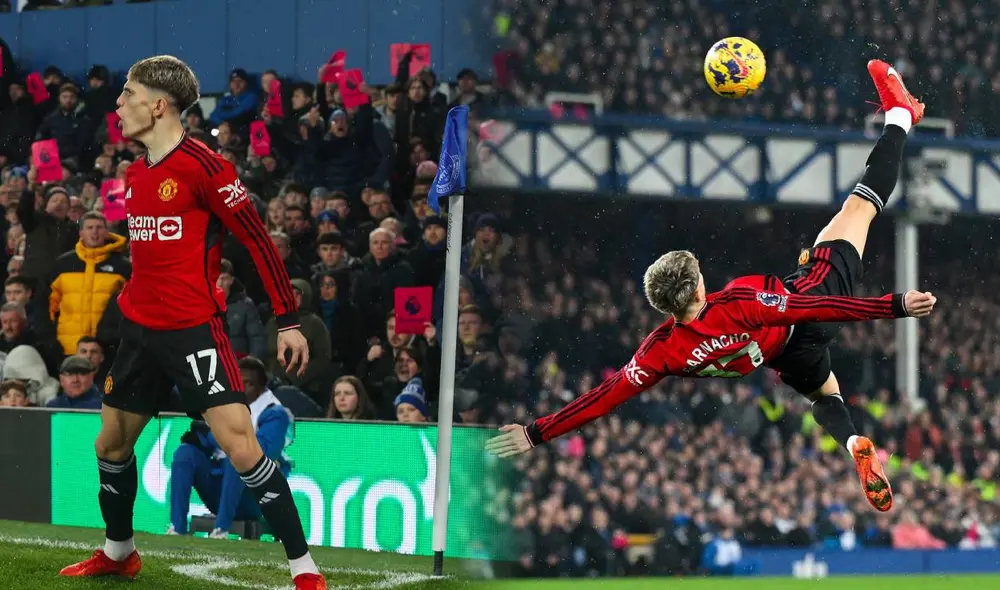 Manchester United abrió el marcador ante Everton gracias al golazo de chalaca de Garnacho. Foto: composición/X @MUnitedEs @DiablosRojosEs