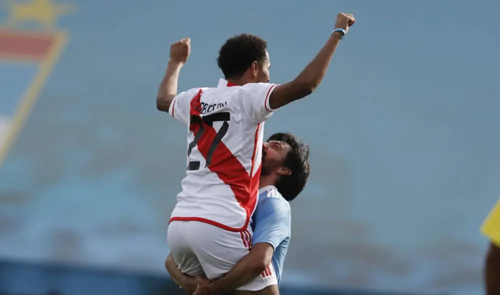 Carlos Lobatón anotó un gol en su despedida de las canchas de fútbol. Foto: La República/Luis Jiménez