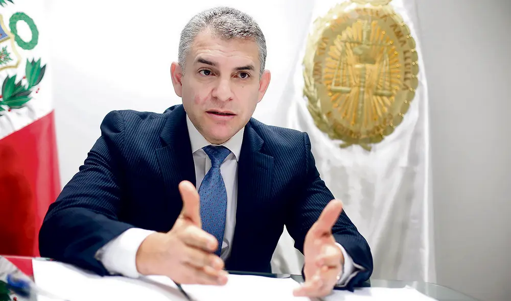 Irá hasta las últimas consecuencias. El fiscal Rafael Vela insiste en la sincronía de los actos en su contra y se defenderá con las pruebas que tiene a su favor en el Poder Judicial. Foto: Félix Contreras/La República Irá hasta las últimas consecuencias. El fiscal Rafael Vela insiste en la sincronía de los actos en su contra y se defenderá con las pruebas que tiene a su favor en el Poder Judicial. Foto: Félix Contreras/La República