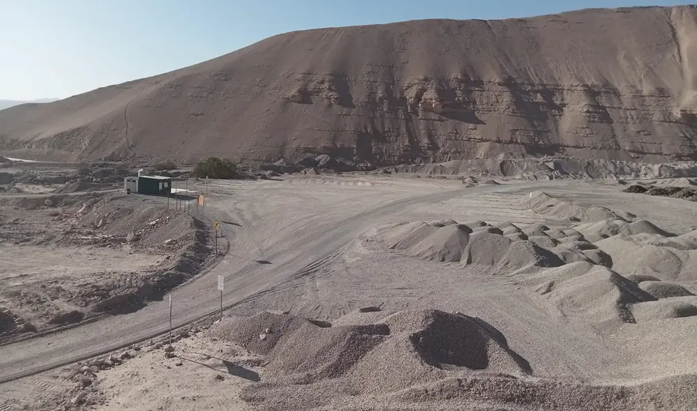 El cauce seco de la quebrada Montalvo fue comercializado en 2012, cuando no se podía. Documento que fi rma Vizcarra autoriza transferencia a PERPG. Foto: La República