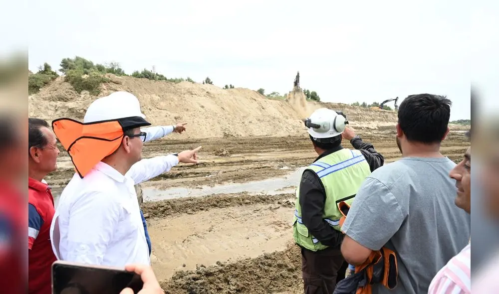Trabajos están contra el reloj en río Piura. Foto: Wilson Siancas/La República Trabajos están contra el reloj en río Piura. Foto: Wilson Siancas/La República