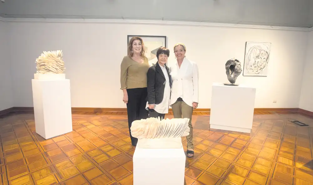 Artistas. Isabel Rejtman, Michiko Aoki y Silvia Westphalen en la exposición de MADGalería. Foto: difusión