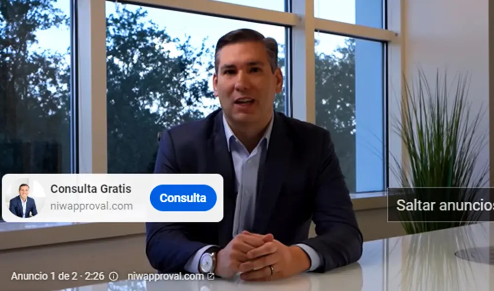 Carlos Colombo es una abogado que busca ayudar a latinos como él a conseguir la residencia estadounidense. Foto: captura de Youtube Carlos Colombo es una abogado que busca ayudar a latinos como él a conseguir la residencia estadounidense. Foto: captura de Youtube