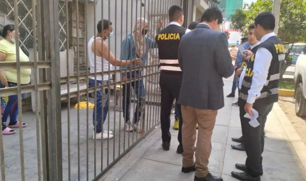 La PNP investiga a los ciudadanos para constatar su identidad. Foto: Municipalidad de Miraflores