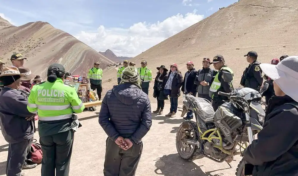 Cierre. Autoridades verificaron la situación de Vinicunca.