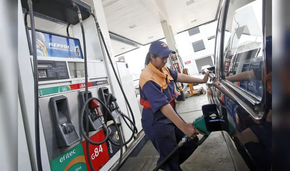 Conoce los nuevos precios de los combustibles establecidos por Osinergmin. Foto: Andina