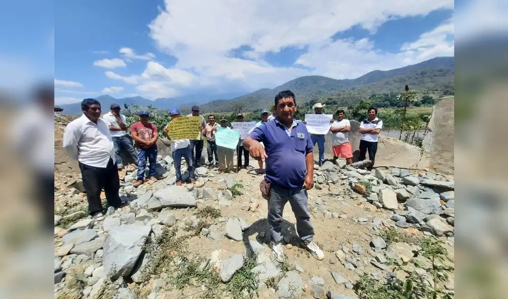 Pobladores se vieron perjudicados con el transporte, que los aísla de todo. Foto: La República Pobladores se vieron perjudicados con el transporte, que los aísla de todo. Foto: La República