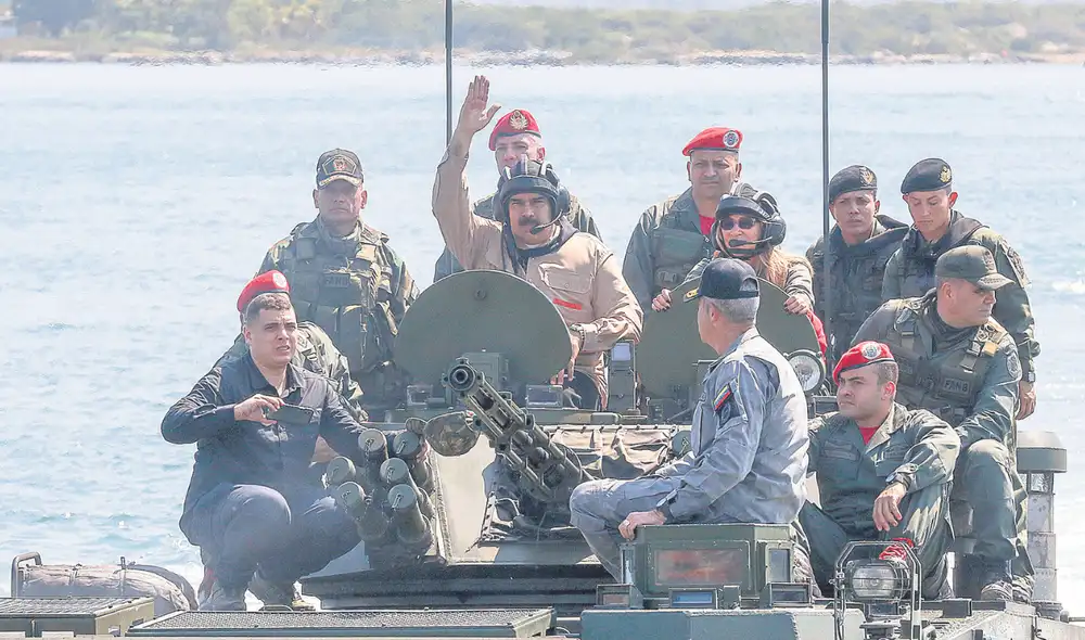 Jugando a la guerrita. El propio Nicolás Maduro hizo apología bélica tras la aplastante victoria de María Corina Machado. Foto: AFP