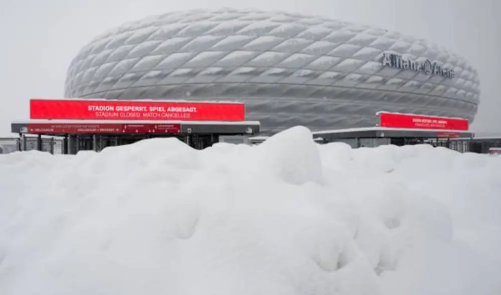 El Allianz Arena, estadio del Bayern Múnich, fue azotado por una fuerte nevada. Foto: X/Samuel Vargas El Allianz Arena, estadio del Bayern Múnich, fue azotado por una fuerte nevada. Foto: X/Samuel Vargas